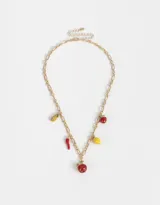 Collar corto dorado de cadena de eslabones con dijes esmaltados de frutas: ananá, ají, manzana, limón y cereza.