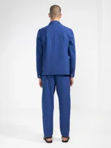 Campera azul estilo sobrecamisa confeccionada en lino premium de mayor gramaje.