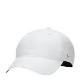 Gorra Nike blanca con logo bordado en plateado.