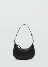 Bolso tipo baguette negro de efecto piel, con asa de hombro extraíble y regulable, cierre de cremallera y forro interior.