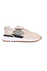 Championes urbanos color beige con detalles en animal print y suela blanca.