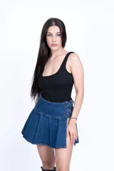 Body color naranja de tejido de punto acanalado, con breteles anchos y escote cuadrado.