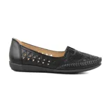 Zapato bajo color piel con capellada calada y elástico en el empeine.