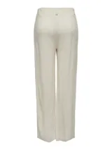 Pantalón de vestir color beige, de tiro medio y corte recto. Confeccionado en mezcla de lino y viscosa, con cierre de botón y cremallera, trabillas para cinturón y detalle de pinzas.