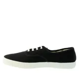 Zapatillas Victoria modelo Inglesa, color negro con suela blanca de caucho vulcanizado y cordones blancos.