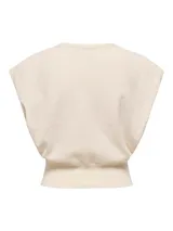 Top tejido color crema sin mangas con cuello redondo y corte regular.