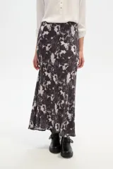 Falda larga de viscosa con estampado abstracto en blanco y negro.
