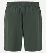 Bermuda deportiva negra sin estampado, con cintura elástica ajustable con cordón, y bolsillo lateral con cierre de cremallera contrastante.