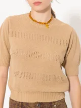 Sweater celeste tejido en bucle, de mangas cortas y largo a la primer cadera.