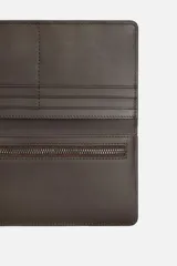Billetera grande de cuero negro con seis ranuras para tarjetas, dos ranuras laterales, monedero con cremallera y ranura en la parte posterior.