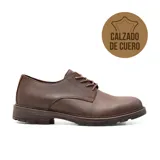 Zapato casual de cuero color marrón con cordones y suela de goma.