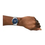 Reloj Fossil Neutra con caja de acero plateado de 42mm y esfera azul. Cuenta con calendario y fase lunar. Resistente al agua hasta 50m.