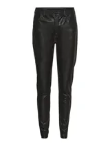 Pantalón largo negro de eco cuero, tiro alto y corte skinny.