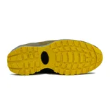 Zapato de seguridad tipo sneaker, con diseño moderno y detalles en color verde, adecuado para entornos laborales.