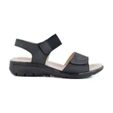 Sandalias negras de cuero sintético con doble ajuste de velcro y suela baja.