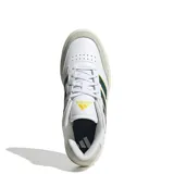 Championes Adidas Urban Courtblock blancos con detalles en gris, verde y amarillo.