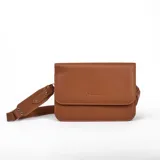 Bandolera marrón de cuero vacuno, con cierre metálico YKK, correa ajustable extraíble y bolsillo interno con cierre.