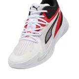 Championes Puma Dagger, con empeine con al menos 20% de material reciclado y entresuela ProFoam. Diseño progresivo con media caña y cierre de cordones. Suela de high-abrasion tread optimizada para pistas al aire libre.