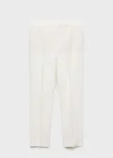Pantalón de lino color crema, de corte recto y tiro alto, con trabillas para cinturón, bolsillos laterales y traseros.