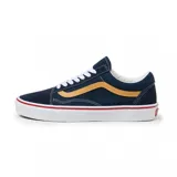 Championes Vans Old Skool color azul marino con la franja lateral en color ocre, cordones blancos y suela blanca con línea roja.