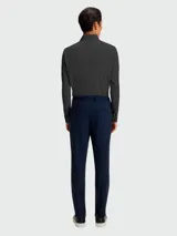Camisa negra de vestir para hombre, marca BOSS Black, corte slim fit, manga larga y cuello clásico.