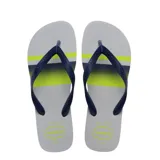 Ojotas Havaianas Top Basic con base azul marino y estampado de rayas horizontales blancas y celestes.