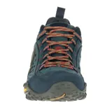 Zapato de senderismo Merrell Intercept color azul marino con detalles en rojo y suela Vibram.