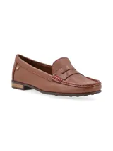 Mocasín Galgo de mujer, confeccionado en cuero color dorado. Diseño clásico y elegante con remache metálico con el logo de la marca.