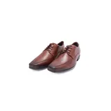 Zapato de vestir marrón de cuero con cordones y suela negra.