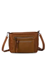 Bandolera de simil cuero color marrón topo, con textura ligeramente desgastada y detalles en nobuck. Presenta múltiples bolsillos frontales con cierres metálicos y tiradores de cuero. Correa ajustable para llevar al hombro o cruzada.