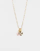 Collar largo dorado con cadena de eslabones y dijes colgantes con forma de trébol de cuatro hojas, estrella y cuenta de cristal.