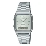 Reloj Casio plateado con cuadrante cuadrado, agujas analógicas y display digital.