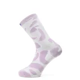 Medias de caña alta color blanco con estampado de manchas abstractas color lila.