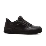 Championes negros de cuero sintético con cordones, tecnología Hands Free Slip-ins y plantilla Air-Cooled Memory Foam.