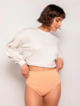 Parte inferior de bikini de tiro alto en color melocotón, con tela texturada.