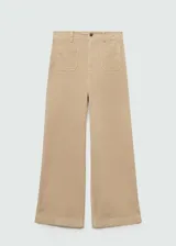 Pantalón culotte color beige de pana con tiro alto, corte ancho, largo cropped y bolsillos delanteros de parche. Incluye cinturón negro con hebilla plateada.