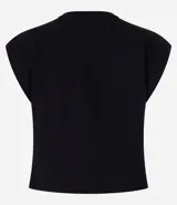 Blusa sin mangas, color blanco, confeccionada en tejido rib de algodón, con cuello redondo y hombreras marcadas.