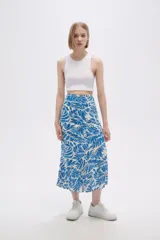Top blanco de morley, corte crop y breteles anchos.