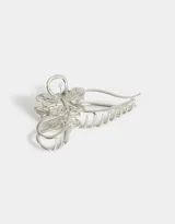 Broche dorado para el pelo con forma de moño y mariposa.