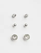 Set de tres pares de aros pasantes plateados con strass: un par con forma de círculo, un par con forma de esfera y un par con un cristal.