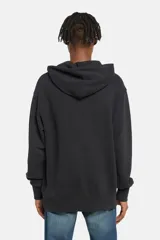 Buzo hoodie negro de Levi's con logo estampado en el pecho en color azul y blanco.