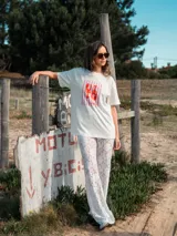 Pantalón oxford de encaje color negro, con pretina elástica y forro interior.