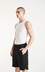 Musculosa blanca de tela Morley con corte slim-fit.