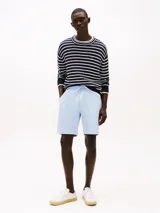 Short celeste de algodón con cintura elastizada y cordón ajustable.