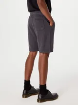 Bermuda básica de algodón color negro, corte recto y largo por encima de la rodilla, con cintura elástica ajustable con cordón.