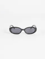 Lentes de sol negros con montura curva y filtro de protección UV 400.
