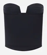 Blusa cropped corsetada negra, con escote sin breteles y recorte en V en el busto.