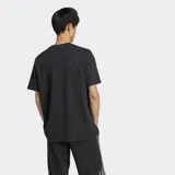 Remera negra de algodón con logo de Adidas Trifolio con diseño de esqueleto en el frente.