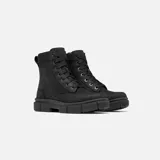 Bota de cuero negra con cordones, suela de goma y tirador trasero.