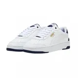 Championes Puma CA Match de cuero blanco con detalles en azul marino y logo dorado.